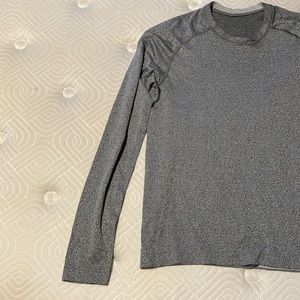 Long sleeve medium lululemon shirt. Great condition. Worn 2 times. Static gray